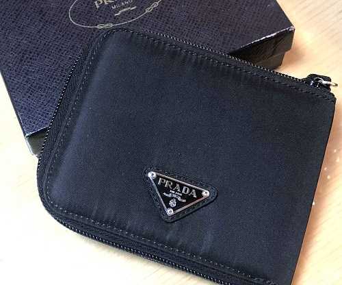 プラダ買取 二つ折り財布